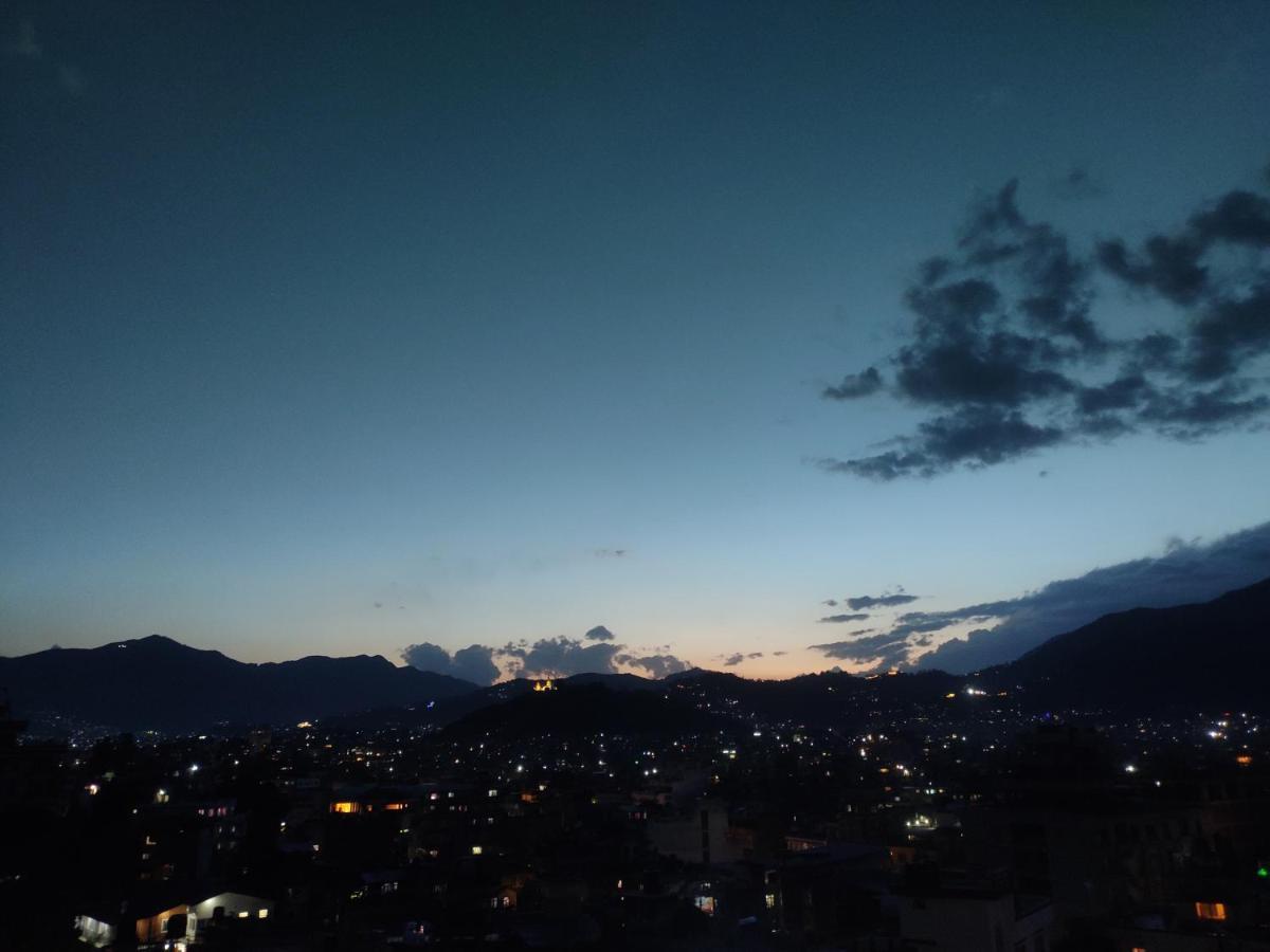 Yog Hostel Kathmandu Bagian luar foto