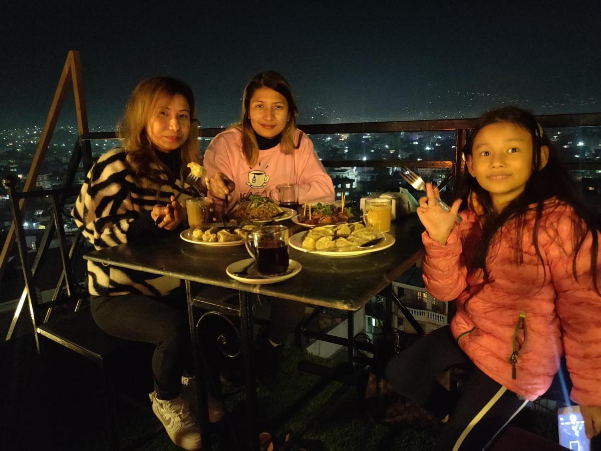 Yog Hostel Kathmandu Bagian luar foto