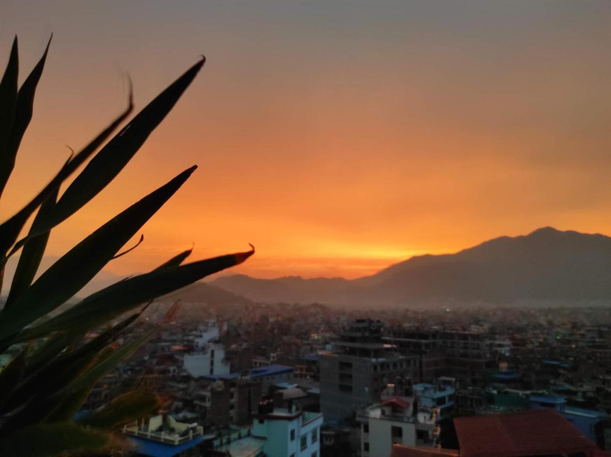 Yog Hostel Kathmandu Bagian luar foto