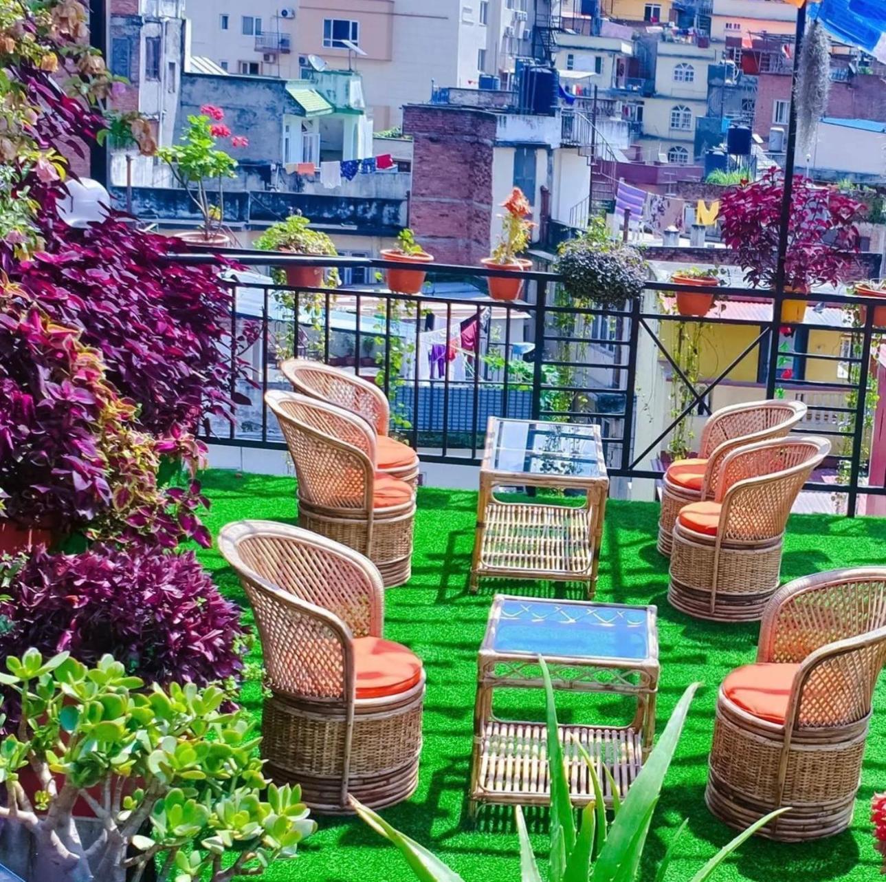 Yog Hostel Kathmandu Bagian luar foto