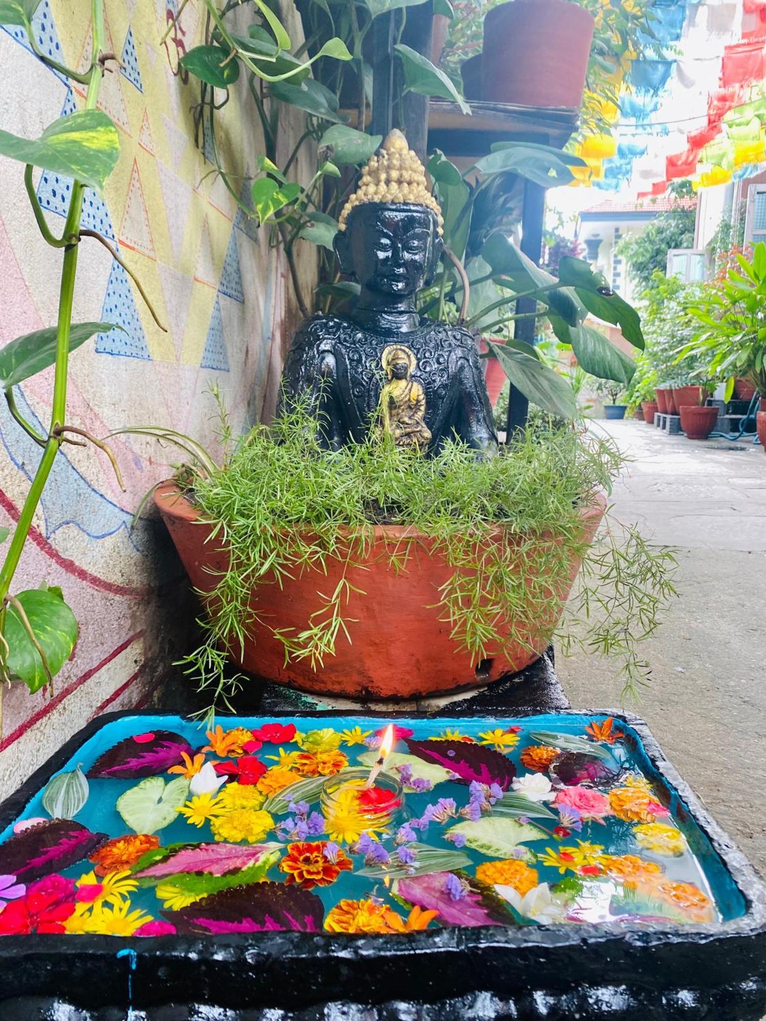 Yog Hostel Kathmandu Bagian luar foto