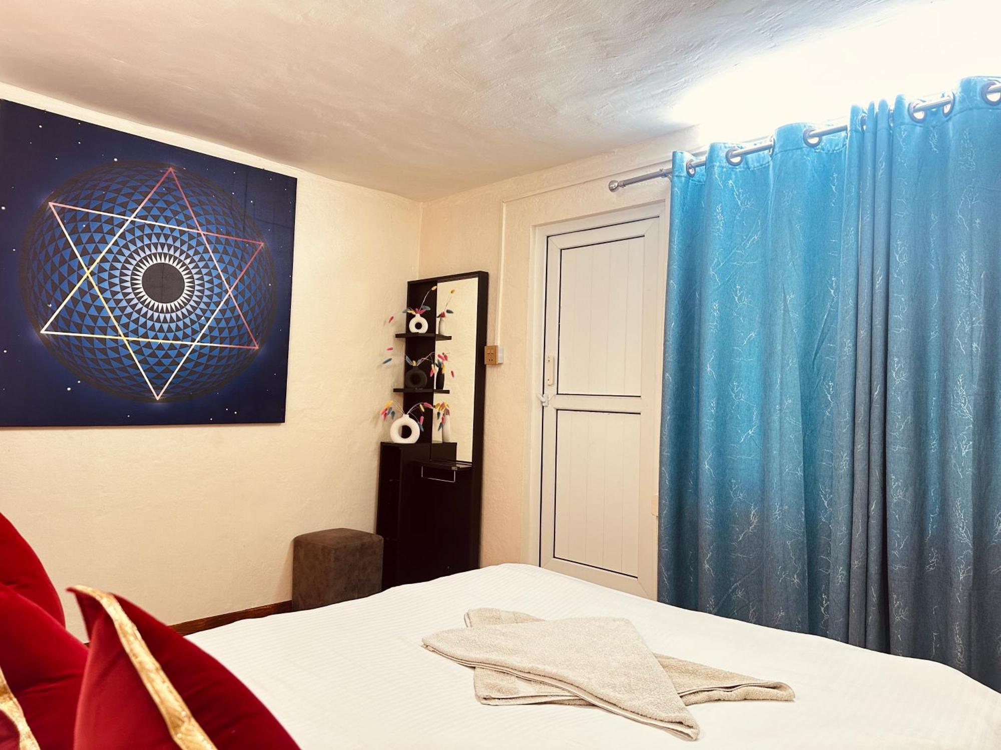 Yog Hostel Kathmandu Bagian luar foto