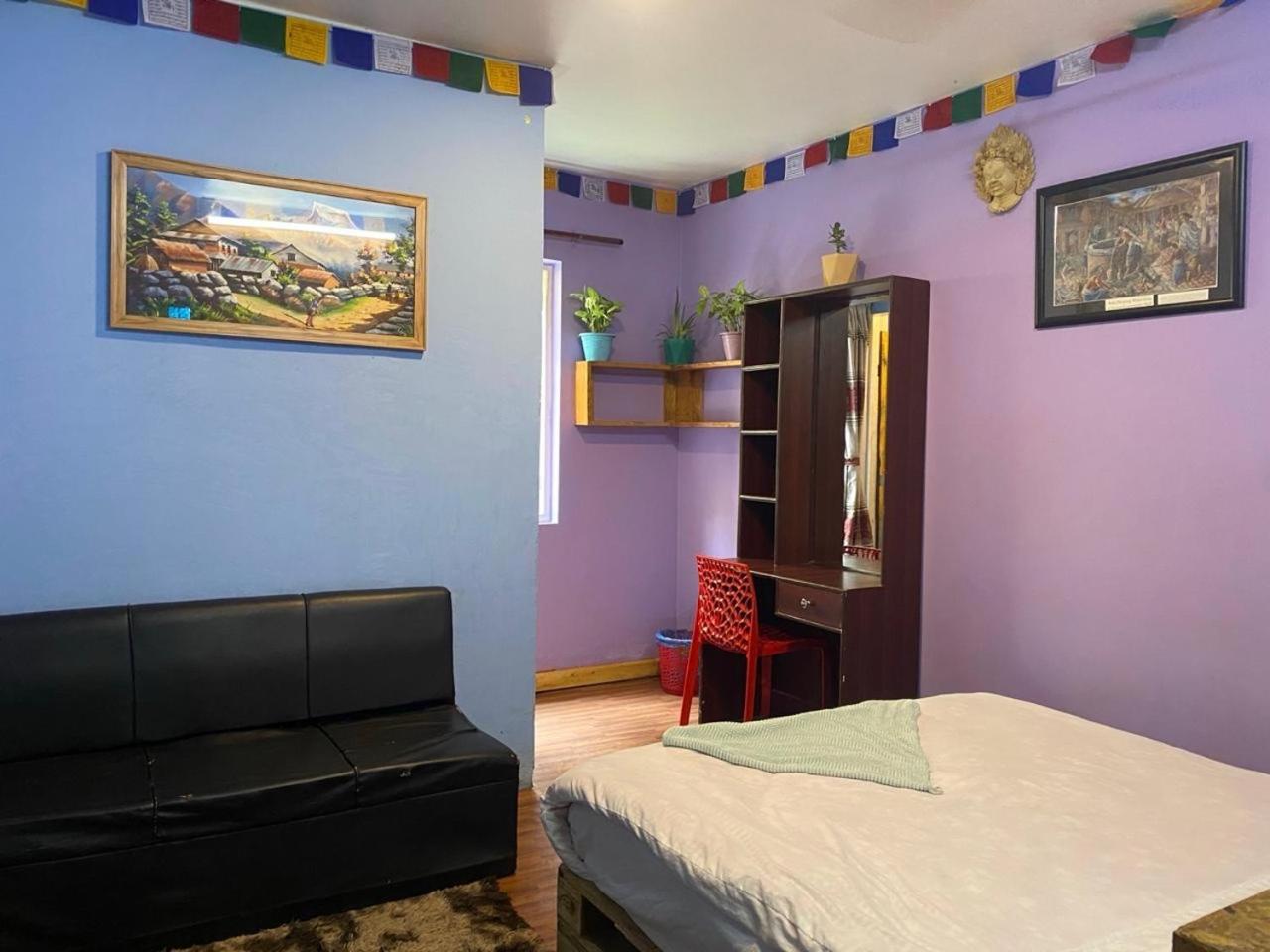 Yog Hostel Kathmandu Bagian luar foto